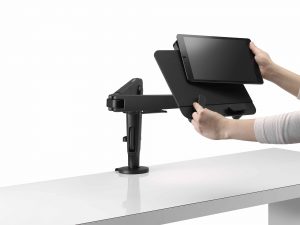 Ollin-Tablet-Mount-hand